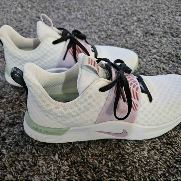 Nike renews. Womens 8, practicaly new - Picture 3 of 3